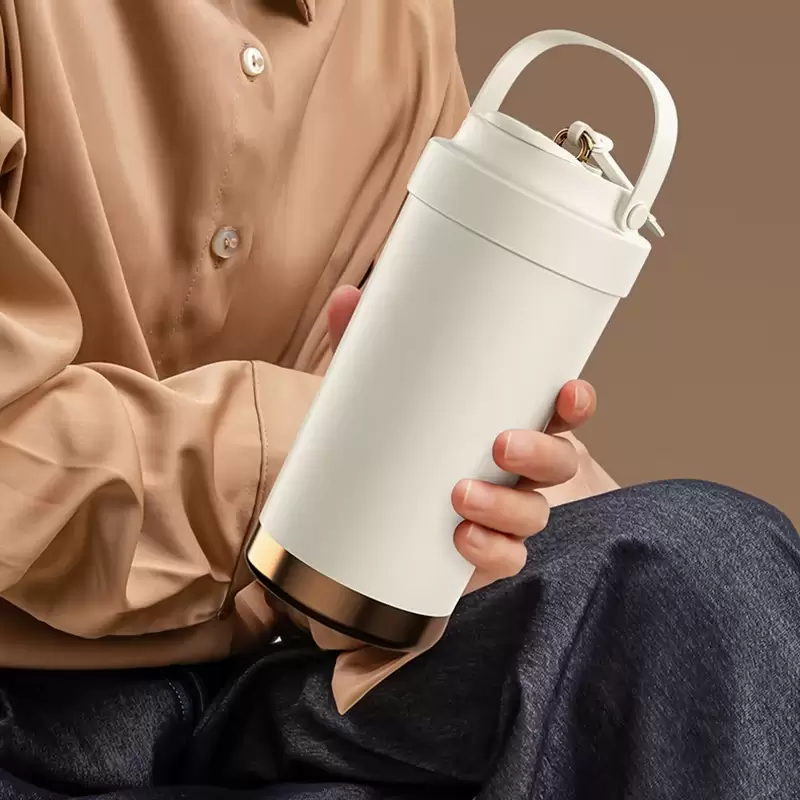 coffee tumbler with straw